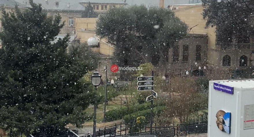 Bakıya qar yağır - FOTOLAR
