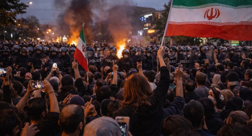 Tehran sarsılır, Ukrayna unudulur, İranda küçələr danışır - TƏHLİL