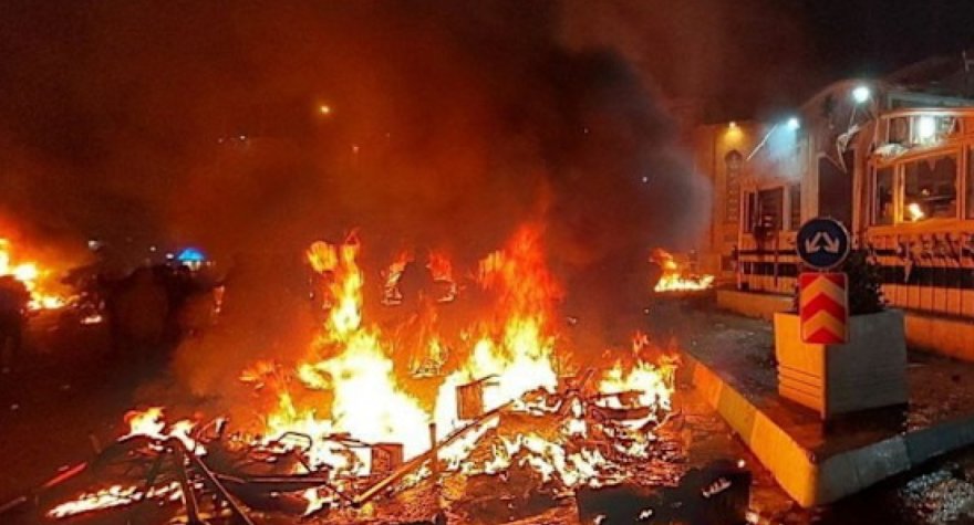 Tramp İranda hərəkətə keçir - VACİB TOPLANTI