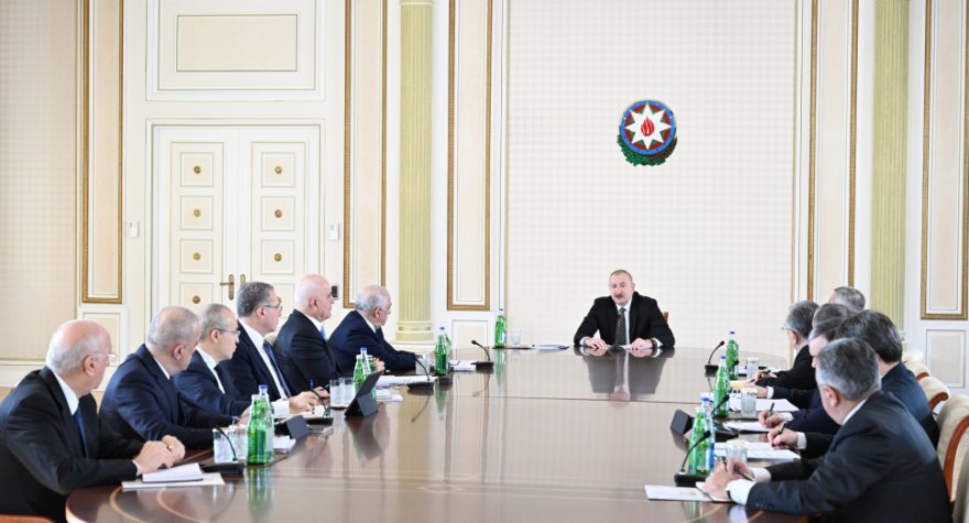 Prezident müşavirə keçirdi