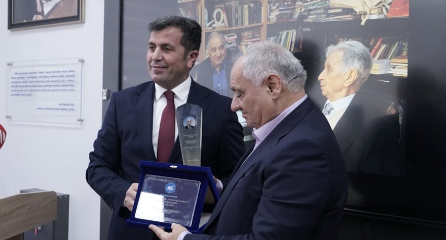 &ldquo;Şirməmməd Hüseynov mükafatı&rdquo; Qulu Məhərrəmliyə təqdim olunub