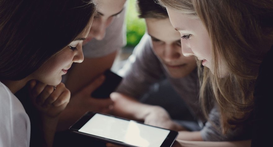 Azərbaycandakı sayt və sosial şəbəkələrdə əxlaqsız paylaşımlar QADAĞAN EDİLDİ