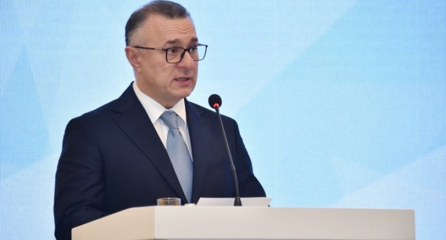 Nazirlikdə kadr dəyişkiliyi: direktoru yenisi əvəz etdi