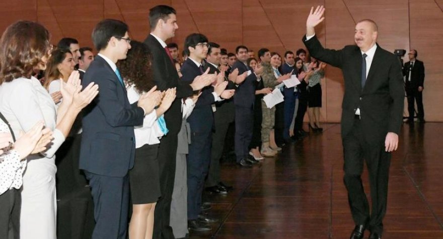 Böyük oyun, masada siyasət, meydanda futbol - ÇAĞDAŞ AZƏRBAYCAN HARADADIR...