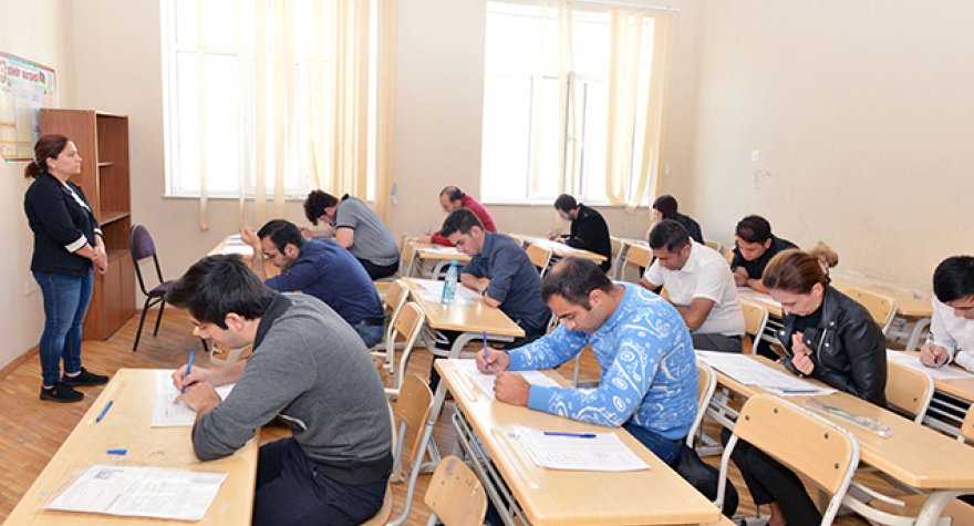 Köçürməyə şərait yaradan 159 imtahan nəzarətçisi işdən çıxarılıb