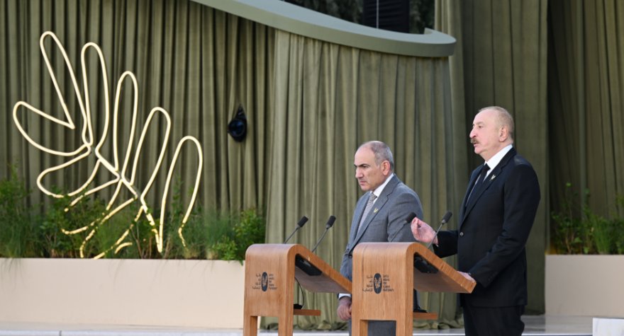 Prezidentə mükafat təqdim olunur - CANLI