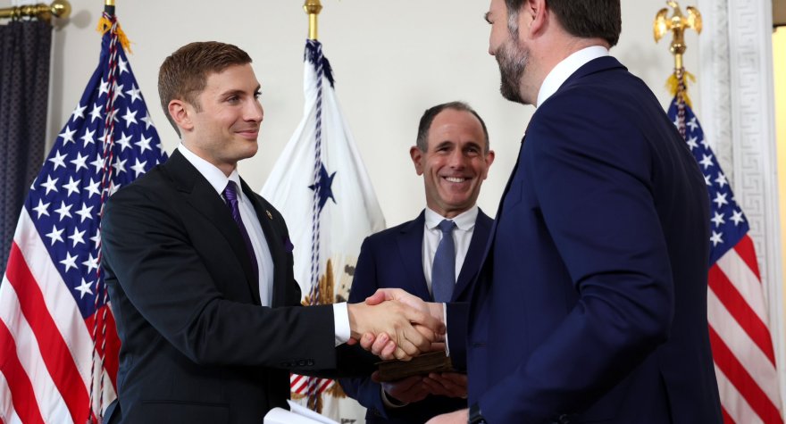 Venslə birgə o da Azərbaycana GƏLİR