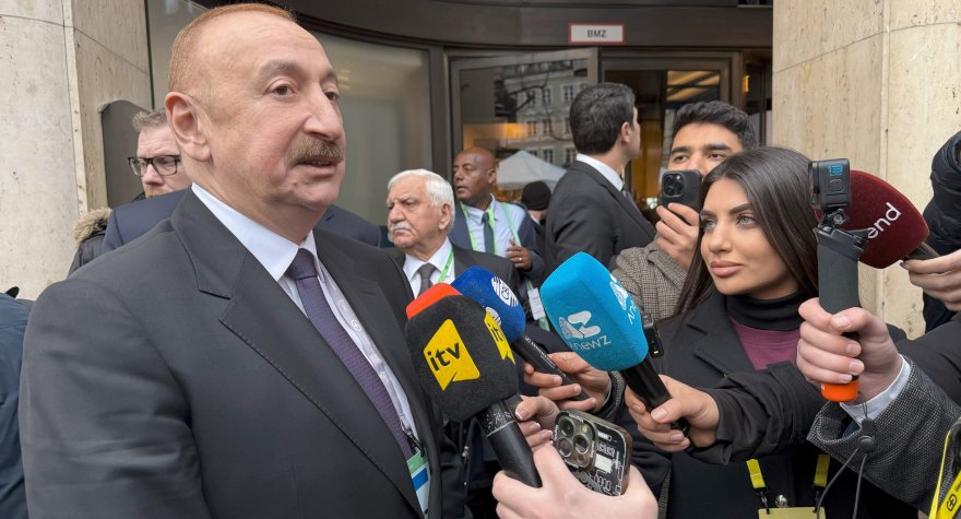 İlham Əliyev Münhendə Azərbaycan jurnalistlərinə müsahibə verib