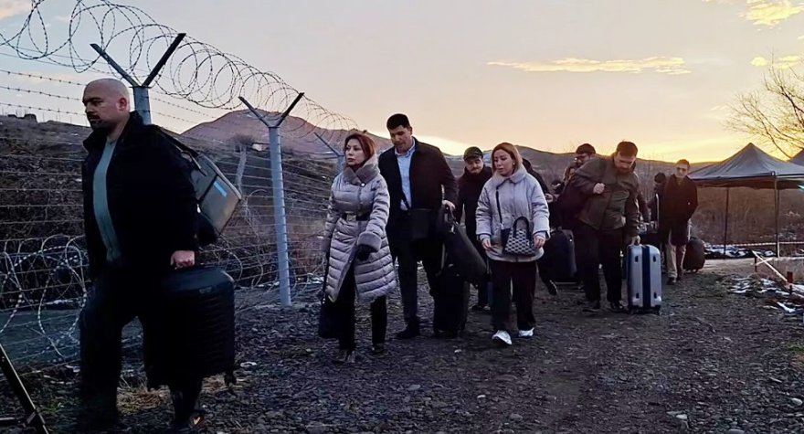 Azərbaycan nümayəndələri Ermənistana bu kənddən DAXİL OLUB