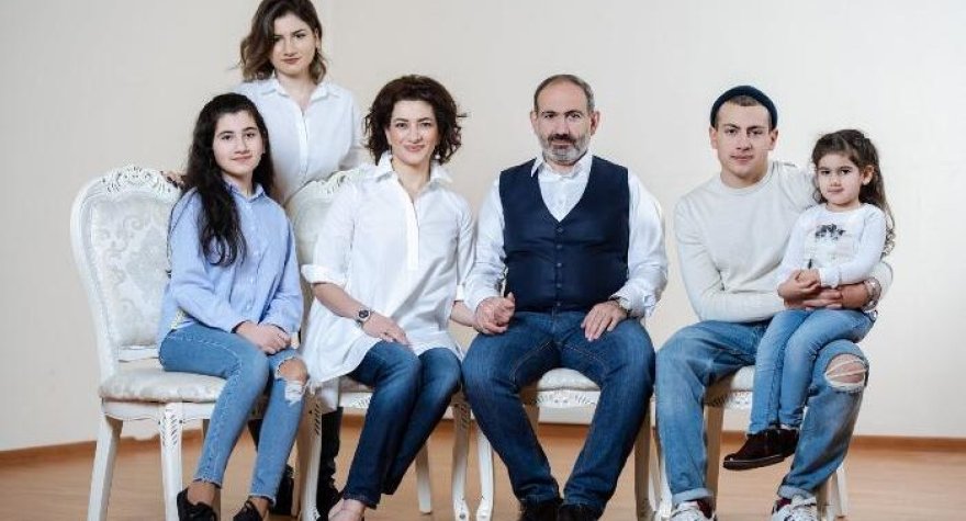 Ermənistanda səs-küylü boşanma: uşaqlar kimdə qalacaq? - Cütlüyün FOTOLARI