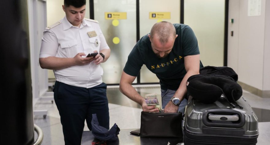 Rusiyada dollar qadağası-RƏSMİ