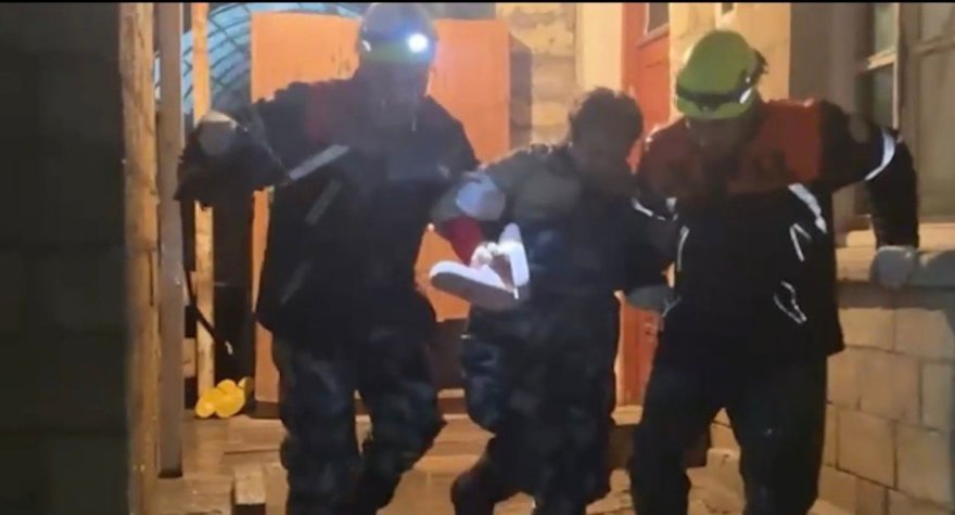 Bakıda&nbsp;evlərin&nbsp;həyətlərini su basıb, 18&nbsp;nəfər təxliyə edilib - VİDEO - YENİLƏNİB&nbsp;