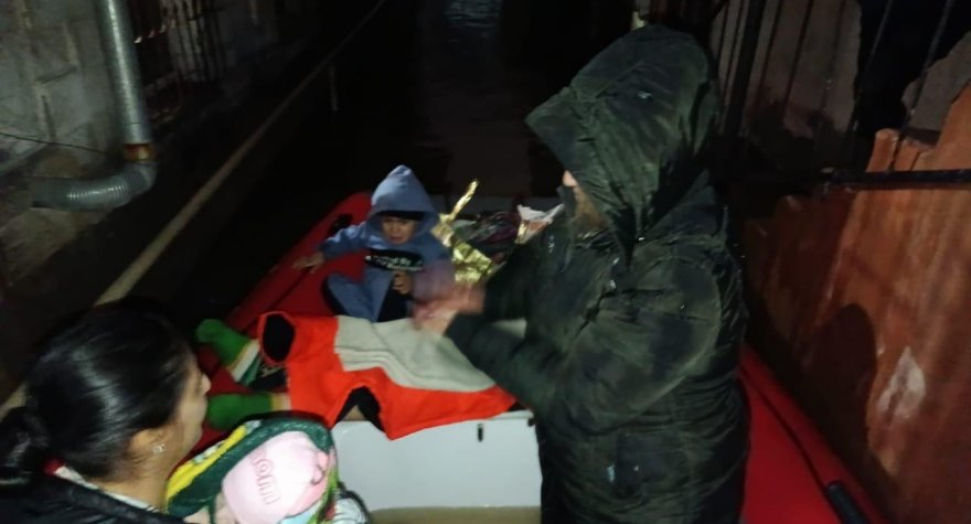 Su basmış ərazilərdən 118&nbsp;nəfər təxliyə edilib&nbsp;- VİDEO - YENİLƏNİB3