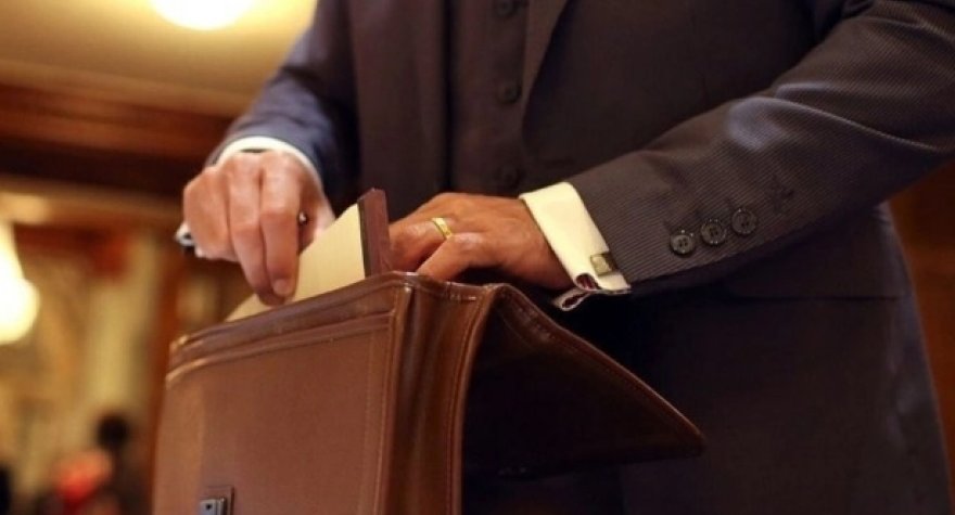 Dövlət qurumlarında kimlər işdən çıxarılır - SİYAHI