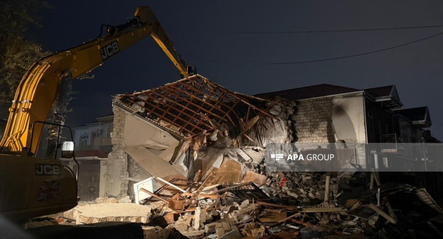 Keşlədə&nbsp;kollektorun üzərində tikilən ev sökülür