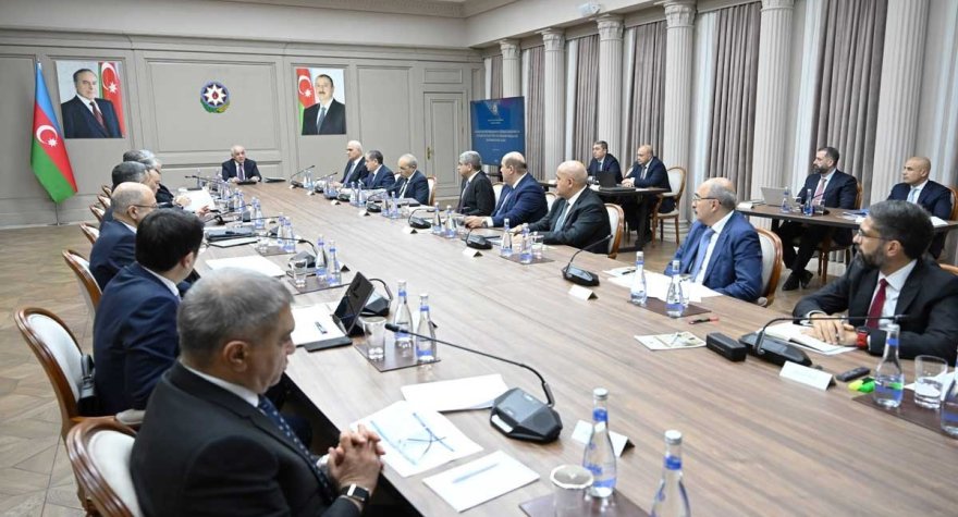 Baş nazir hökumət üzvlərini topladı - Nefti müzakirə etdilər