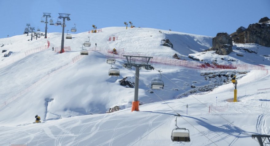 Yazın ortasında Azərbaycana&nbsp;1 metrə yaxın qar yağdı