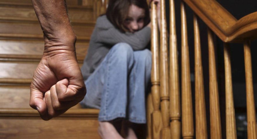 Azərbaycanda uşaqlarını döyən valideynlər cərimələnəcək&nbsp;&nbsp;