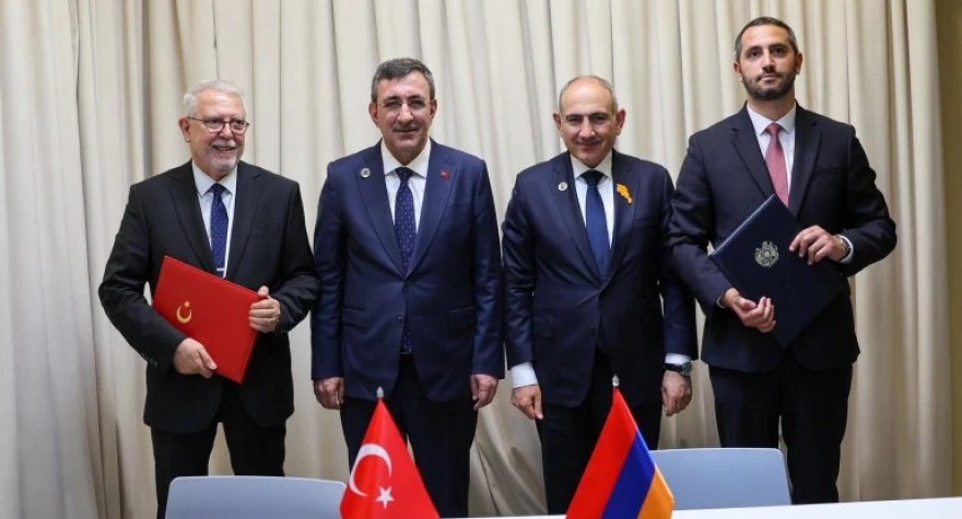 Türkiyə ilə Ermənistan tarixi sənəd imzaladı