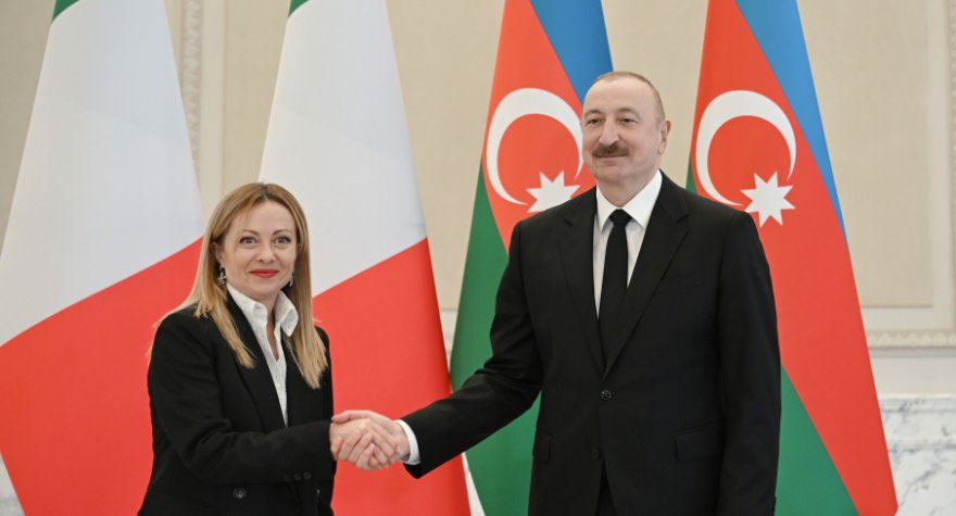 Prezident İlham Əliyevin Ciorcia Meloni ilə təkbətək görüşü keçirilir