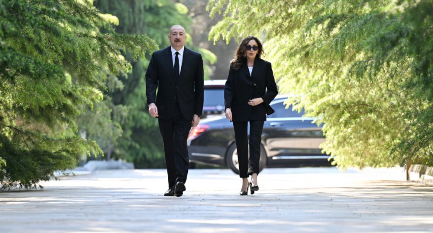 Prezident və birinci xanım&nbsp;Fəxri xiyabanda - FOTOLAR