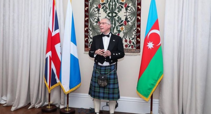 Azərbaycanca danışan, Gəncə ləhcəsilə yazan əcnəbi diplomat kimdir? - FOTOLAR