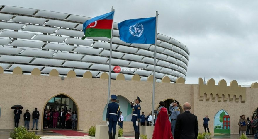 WUF13 forumunda Azərbaycan və BMT bayraqları qaldırıldı