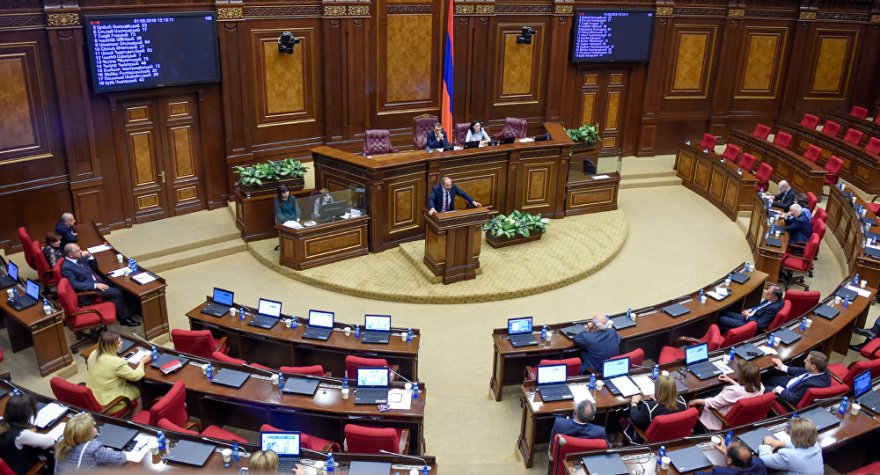 Ermənistanda müxalifət parlamenti boykot etdi