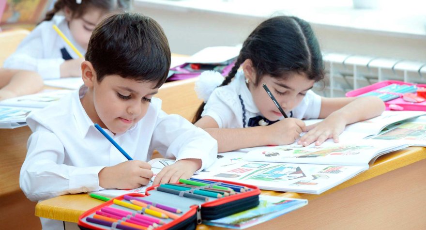 Azərbaycanda 1-ci sinfə gedən uşaqlar niyə AZALIR?..