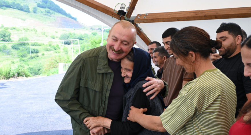Prezidentdən 86 yaşlı sakinə: &ldquo;100 yaşınız olanda gəlib birlikdə qeyd edəcəyik&rdquo;