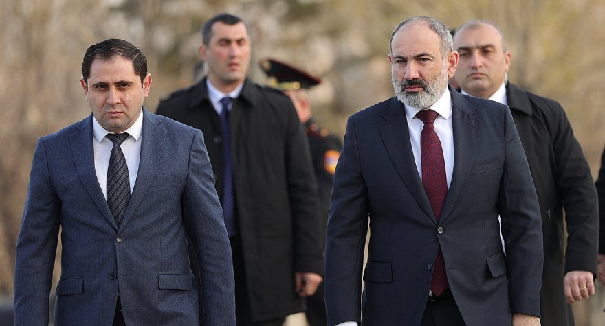Paşinyan müdafiə nazirini danlayıb