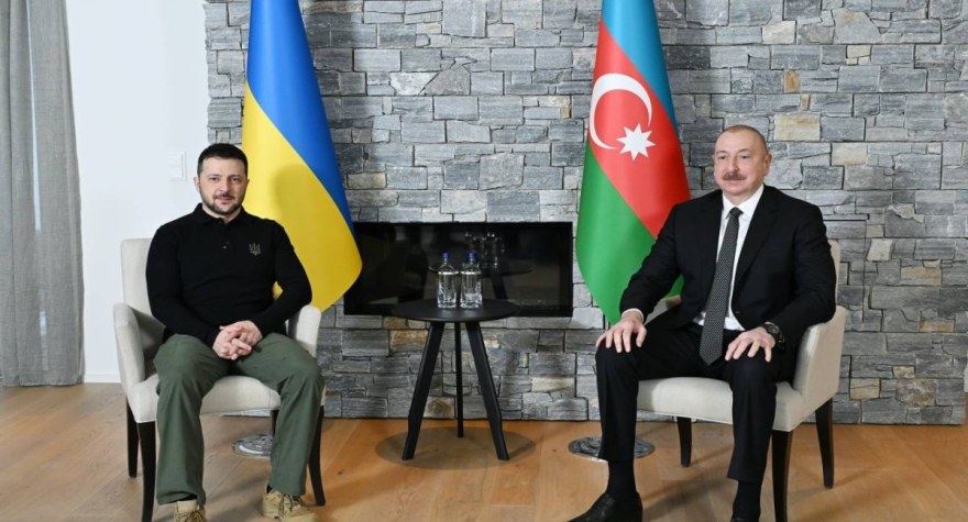 İlham Əliyev Zelenskini təbrik etdi
