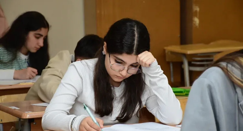 III qrupda boş yerlər yalnız bir ixtisasda qalıb