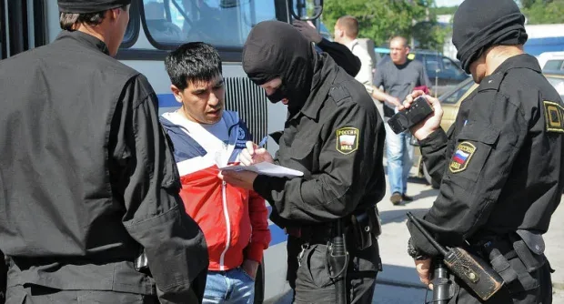 Miqrantlara qarşı reyd: 140 nəfər&nbsp;deportasiya ediləcək
