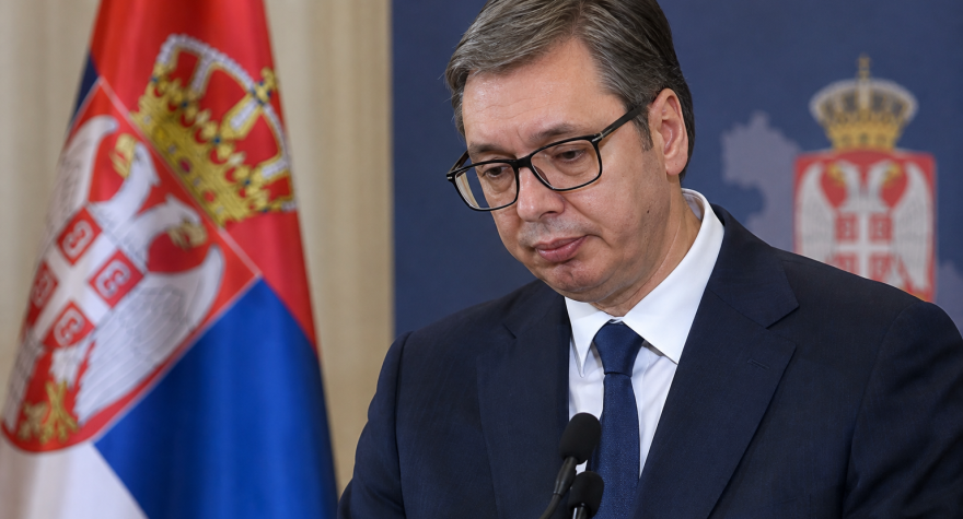 Vuçiç vəzifəsindən istefa verdi