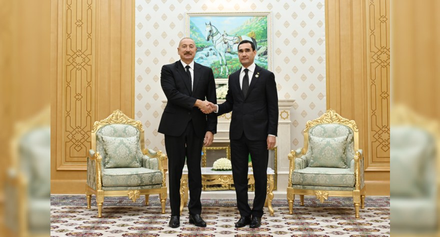 İlham Əliyev Türkmənistan Prezidenti ilə təkbətək görüşdü
