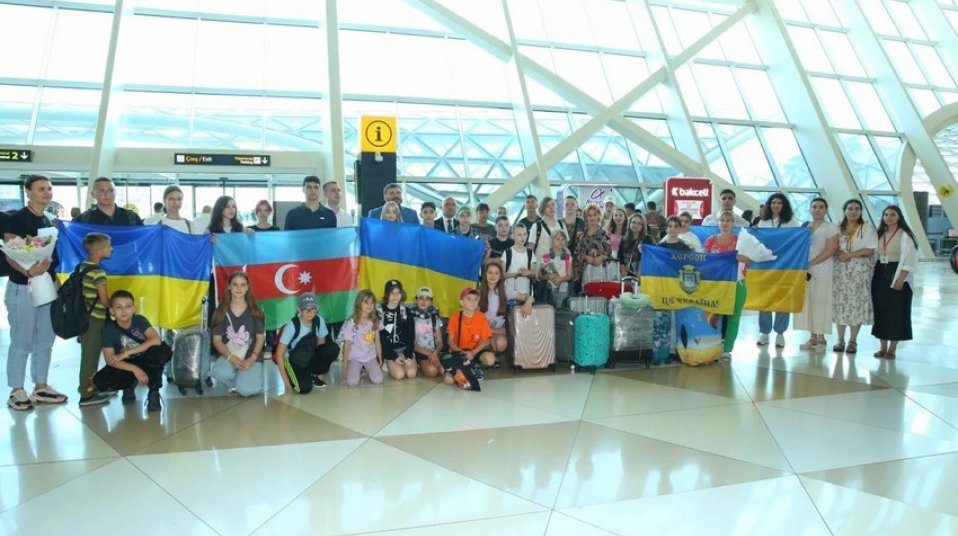 Ukraynadan daha 30 uşaq Azərbaycana gətirildi - FOTO