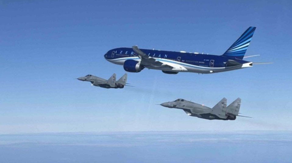 Prezidentin təyyarəsi Serbiya qırıclarının müşayiətində - FOTO+VİDEO