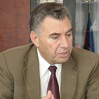Məcburi köçkünlər orta məktəblərdən çıxarılacaq