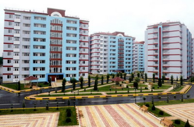 Məcburi köçkünlərin Bakıdakı yaşayış kompleksinə köçü başladı