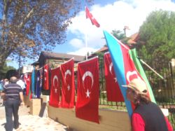 Sidneydə türk-azərbaycanlı gənclər ermənilərə qarşı çıxdı