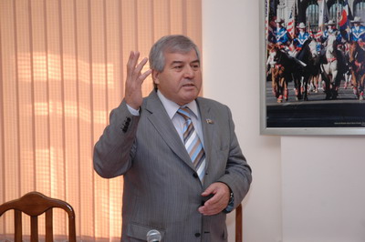 Sabir Rüstəmxanlı ilk dəfə Dillər Universitetində olub