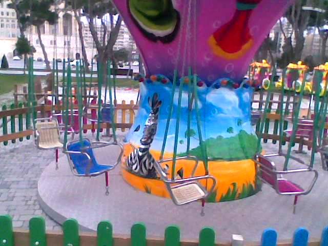 Milli Parkın qiyməti “ceyran belində” olan karuselləri....