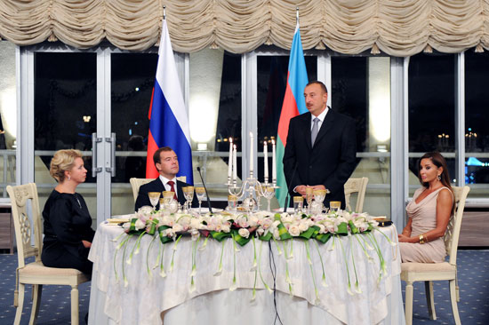 Medvedev: ”Rusiya Qarabağ münaqişəsinin həllində fəal rolunu davam etdirəcək”