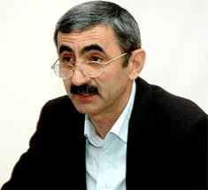 "Siz hamınız arxa qapıdan girənlər, rektorunuz isə dələduzdur"