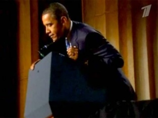 Barak Obama çıxış edəndə növbəti kuryozla üzləşib