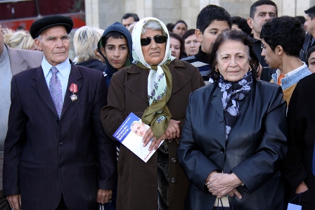  17 saylı saylı dairənin seçiciləri: “Bir daha yanılmamaq üçün Ülvi Quliyevə səs verəcəyik”  (FOTOSESSİYA)