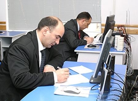 Dövlət qulluqçuları üçün yuxarı yaş həddi müəyyənləşdirilir