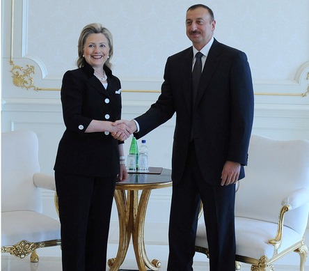 Klinton Əliyevlə “Wikileaks”in Azərbaycan barədə yazdıqlarından danışıb