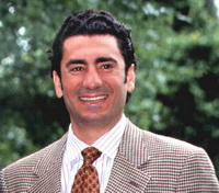 İran şahının kiçik oğlu özünü öldürüb